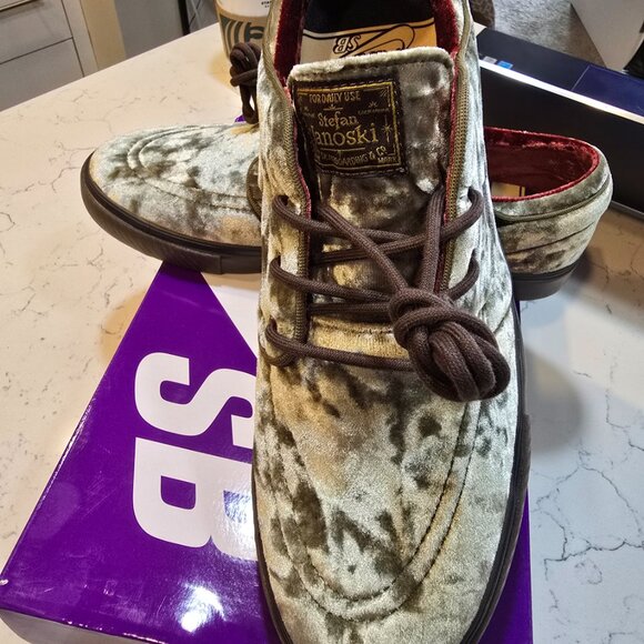 Nike SB Zoom Janoski OG+ SE “City of Cinema” - Medium Olive (FZ1302-200) SZ 10 - Picture 2 of 10